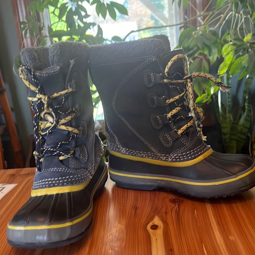 LL Bean kid’s snow/all weather boots